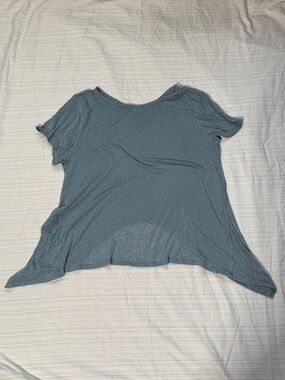 $58 Lululemon blue fog sheer loop around tee shirt size 4-6